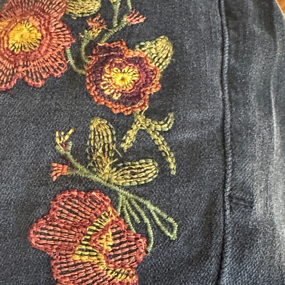 Floral Embroidered  Jeans - Picture 2 of 4